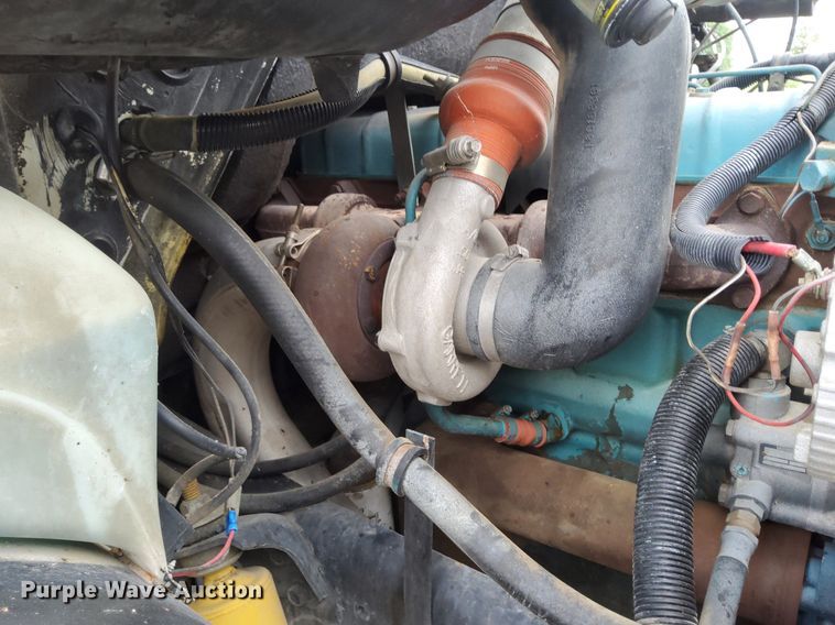 image for item LV9067 1992 International 4700  digger derrick truck