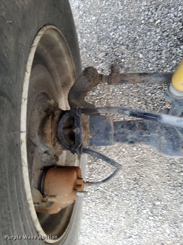 image for item LV9067 1992 International 4700  digger derrick truck