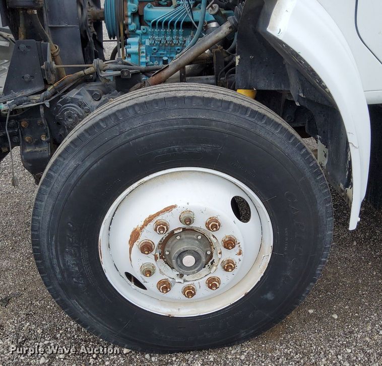 image for item LV9067 1992 International 4700  digger derrick truck