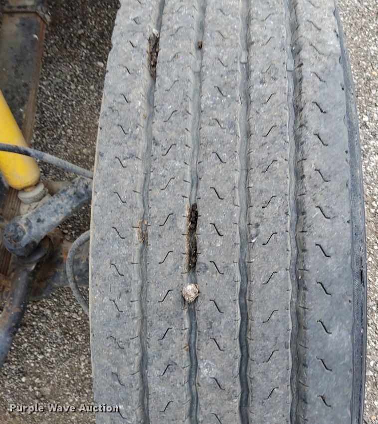 image for item LV9067 1992 International 4700  digger derrick truck