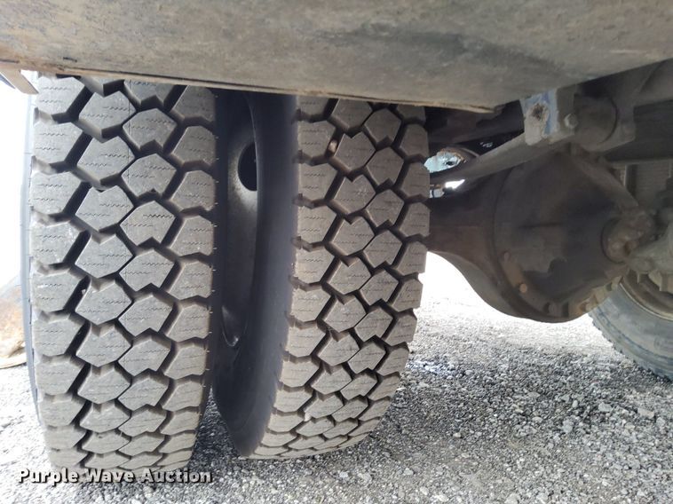 image for item LV9067 1992 International 4700  digger derrick truck