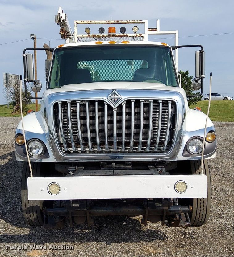 image for item LV9070 2009 International 7300  railroad service truck