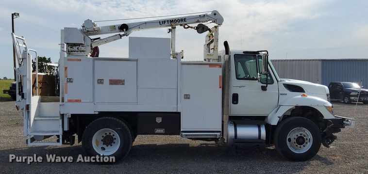 image for item LV9070 2009 International 7300  railroad service truck