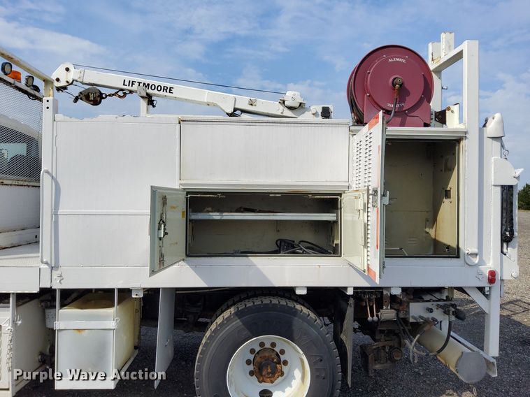 image for item LV9070 2009 International 7300  railroad service truck