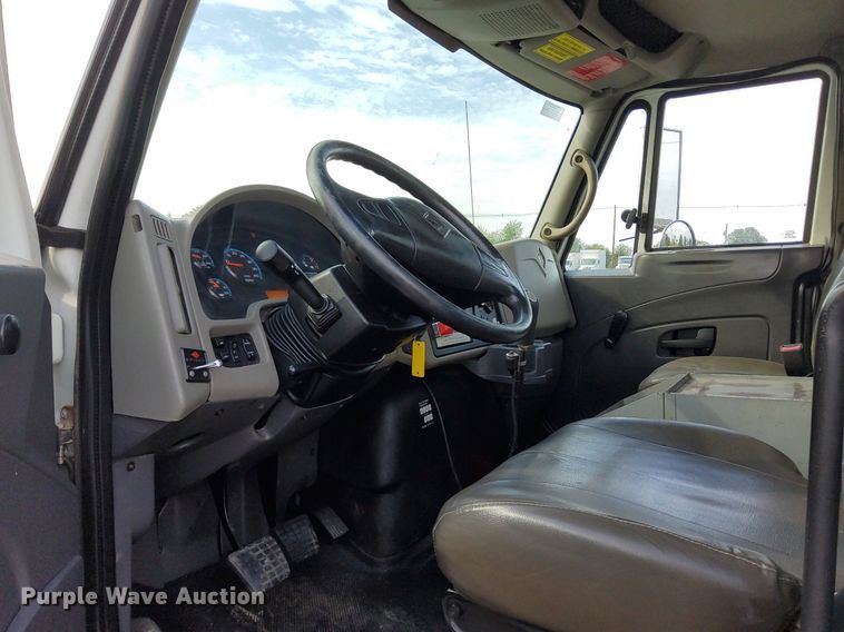 image for item LV9070 2009 International 7300  railroad service truck