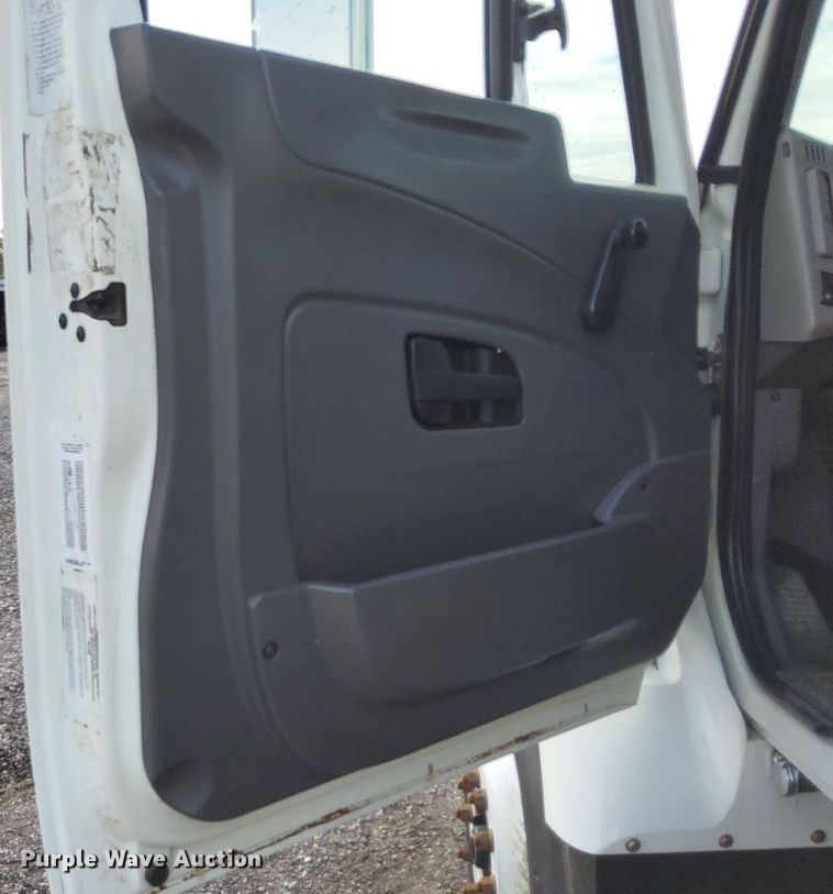 image for item LV9070 2009 International 7300  railroad service truck