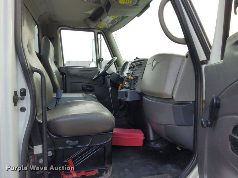 image for item LV9070 2009 International 7300  railroad service truck