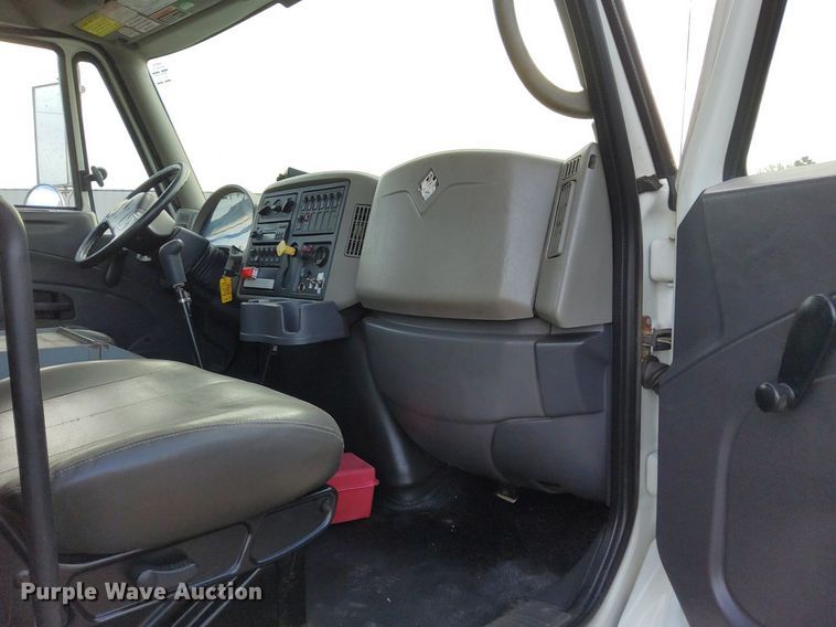 image for item LV9070 2009 International 7300  railroad service truck