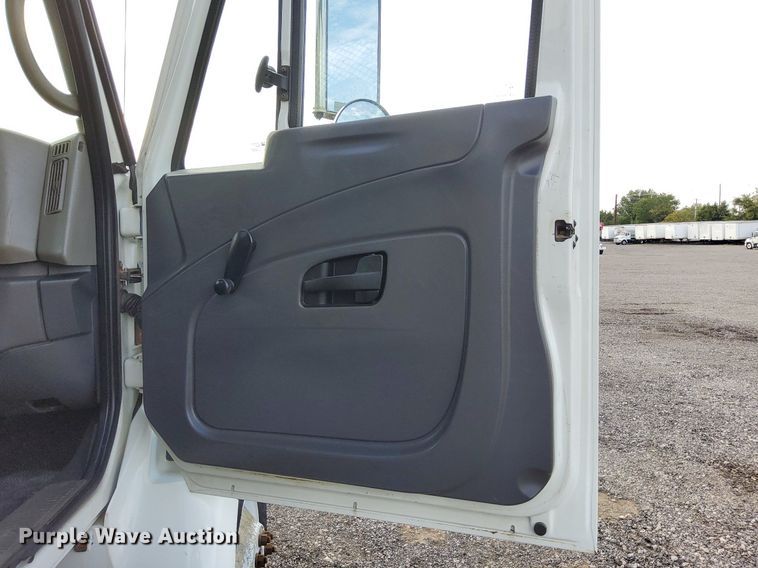 image for item LV9070 2009 International 7300  railroad service truck