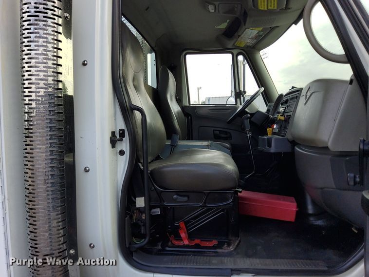 image for item LV9070 2009 International 7300  railroad service truck