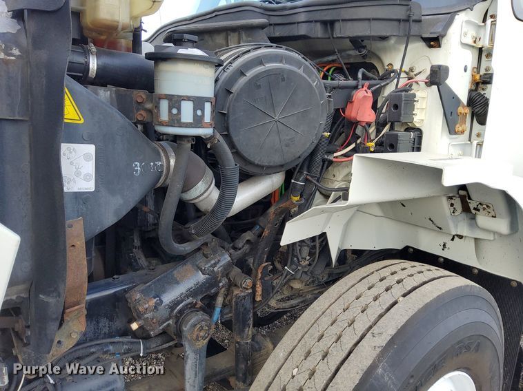 image for item LV9070 2009 International 7300  railroad service truck