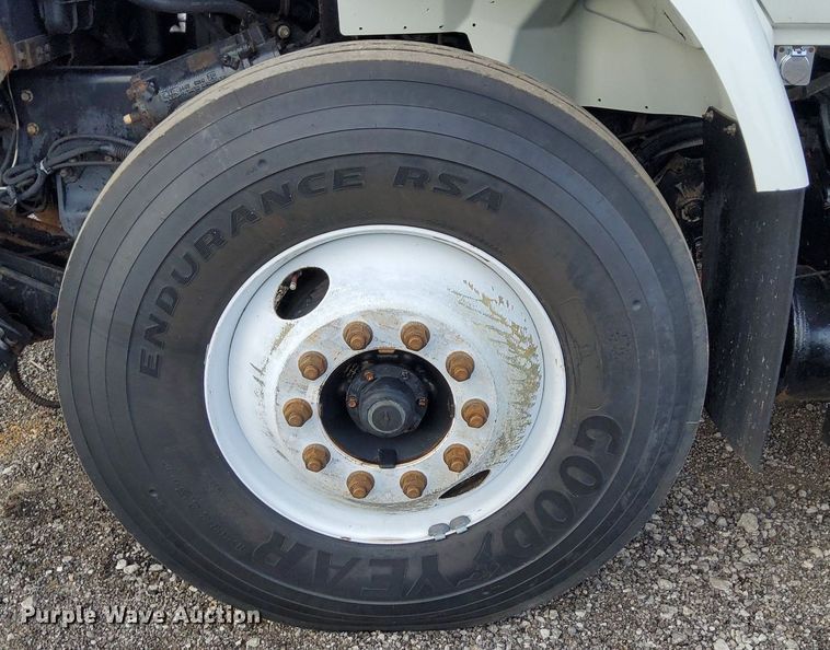 image for item LV9070 2009 International 7300  railroad service truck