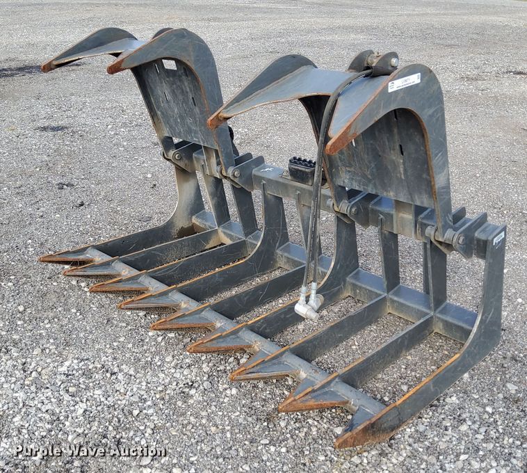 image for item LV9071 Titan  skid steer grapple bucket