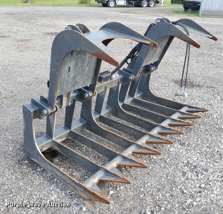 image for item LV9071 Titan  skid steer grapple bucket