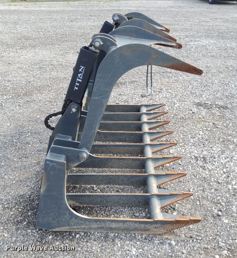 image for item LV9071 Titan  skid steer grapple bucket