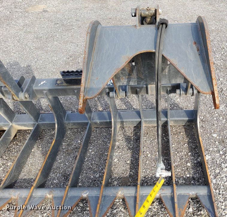 image for item LV9071 Titan  skid steer grapple bucket