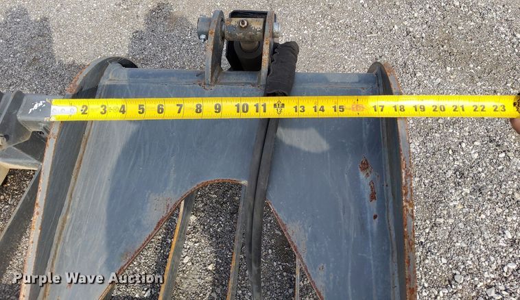 image for item LV9071 Titan  skid steer grapple bucket