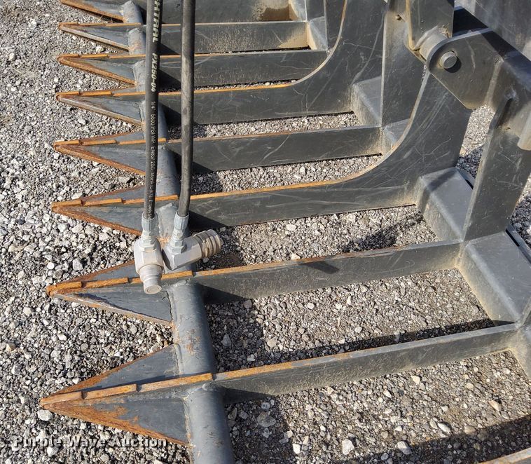 image for item LV9071 Titan  skid steer grapple bucket