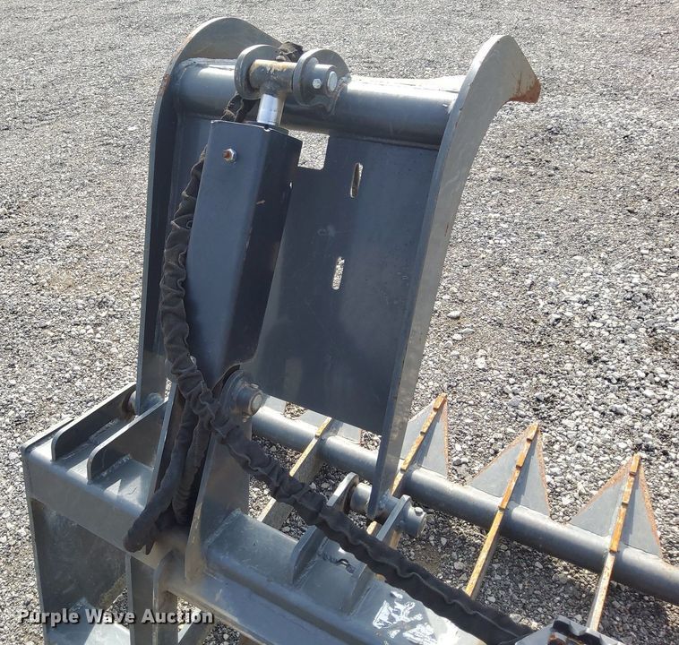 image for item LV9071 Titan  skid steer grapple bucket