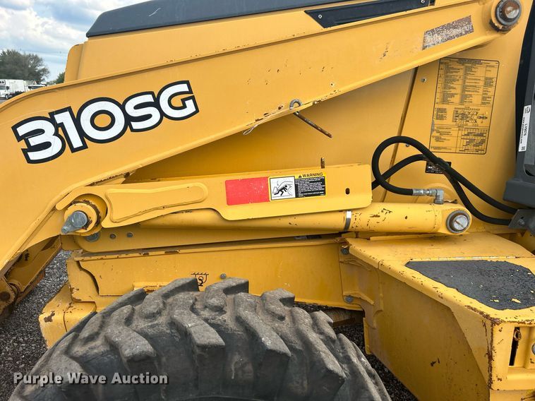 image for item LV9076 2006 John Deere 310SG  backhoe