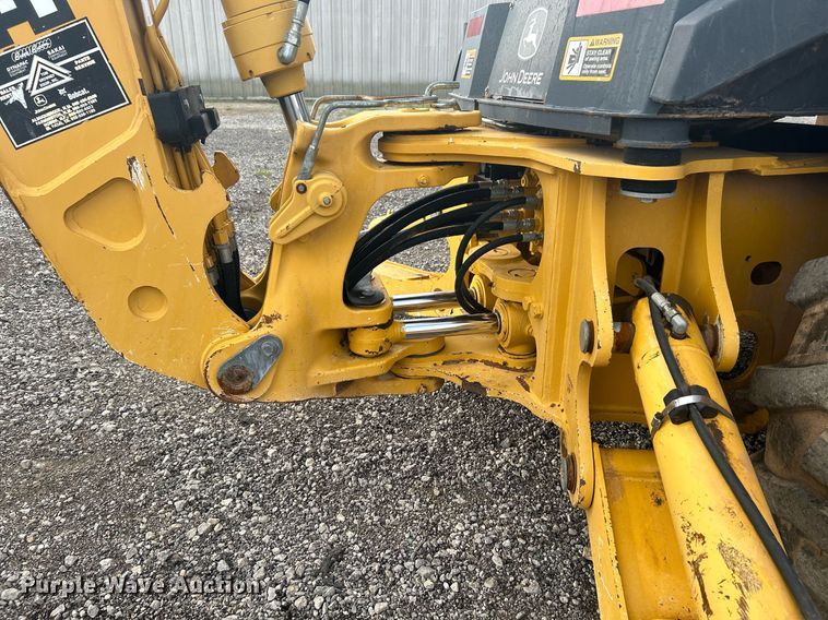 image for item LV9076 2006 John Deere 310SG  backhoe