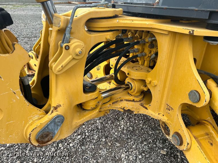 image for item LV9076 2006 John Deere 310SG  backhoe