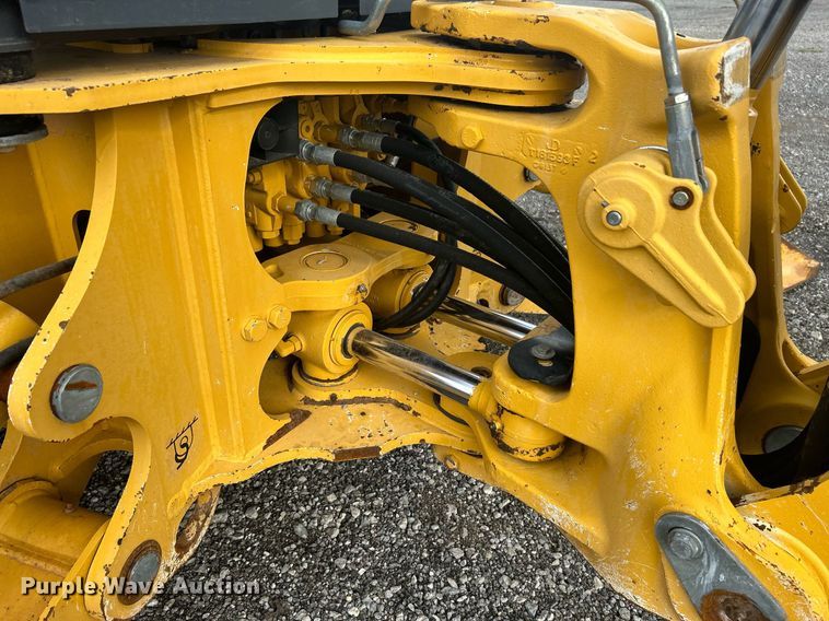image for item LV9076 2006 John Deere 310SG  backhoe