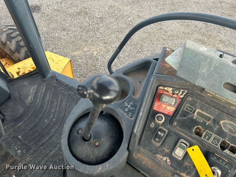 image for item LV9076 2006 John Deere 310SG  backhoe