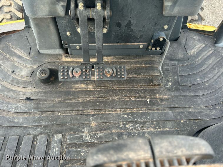 image for item LV9076 2006 John Deere 310SG  backhoe