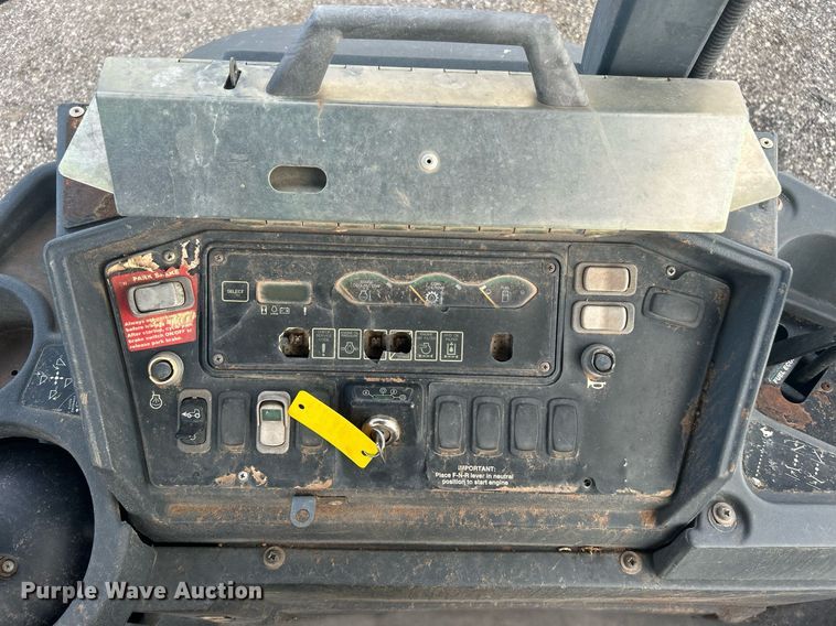 image for item LV9076 2006 John Deere 310SG  backhoe