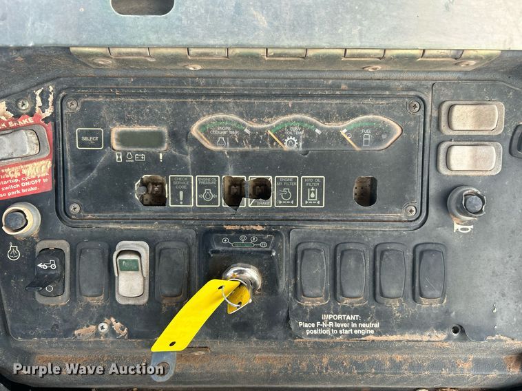 image for item LV9076 2006 John Deere 310SG  backhoe