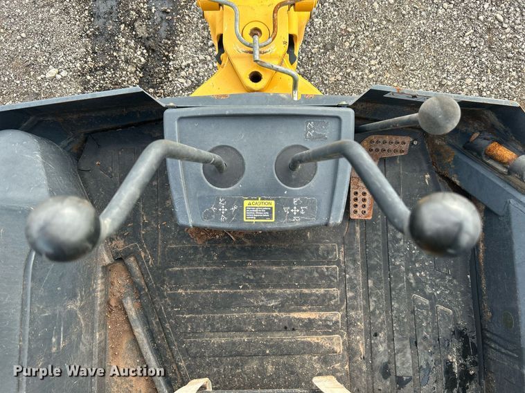 image for item LV9076 2006 John Deere 310SG  backhoe