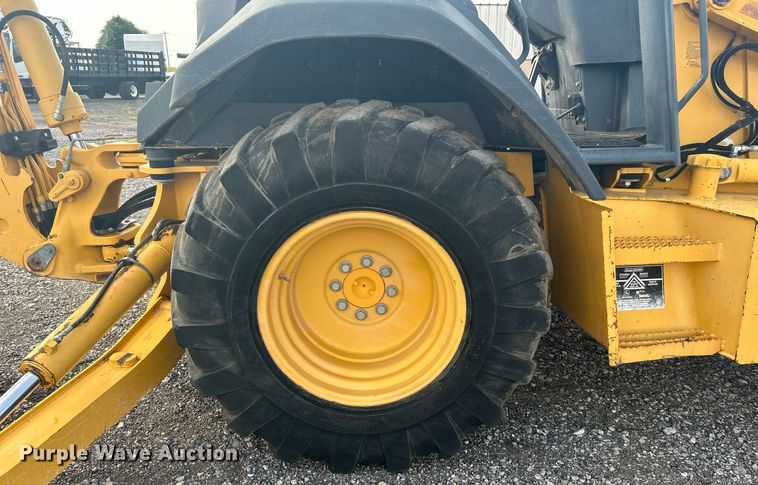 image for item LV9076 2006 John Deere 310SG  backhoe