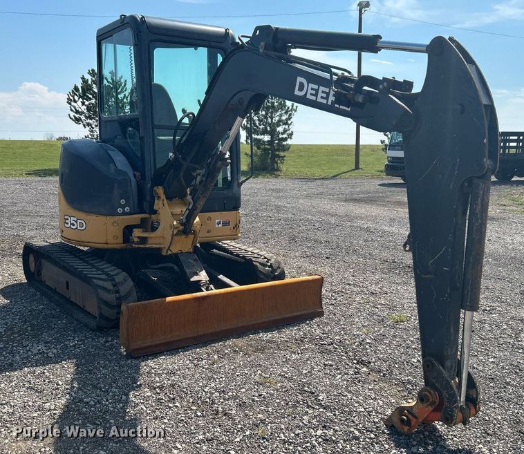 image for item LV9080 2014 John Deere 35D  mini excavator