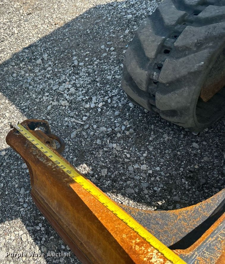 image for item LV9080 2014 John Deere 35D  mini excavator