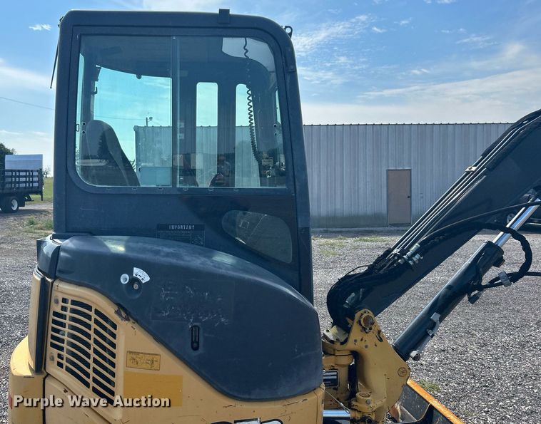 image for item LV9080 2014 John Deere 35D  mini excavator