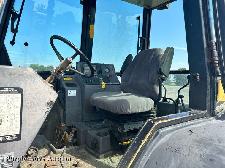 image for item LV9081 1989 Ford 655C  backhoe