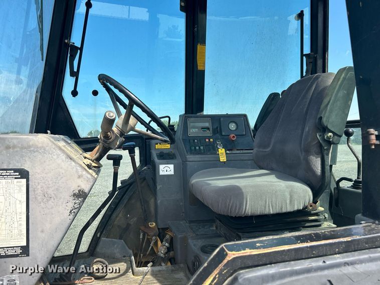 image for item LV9081 1989 Ford 655C  backhoe