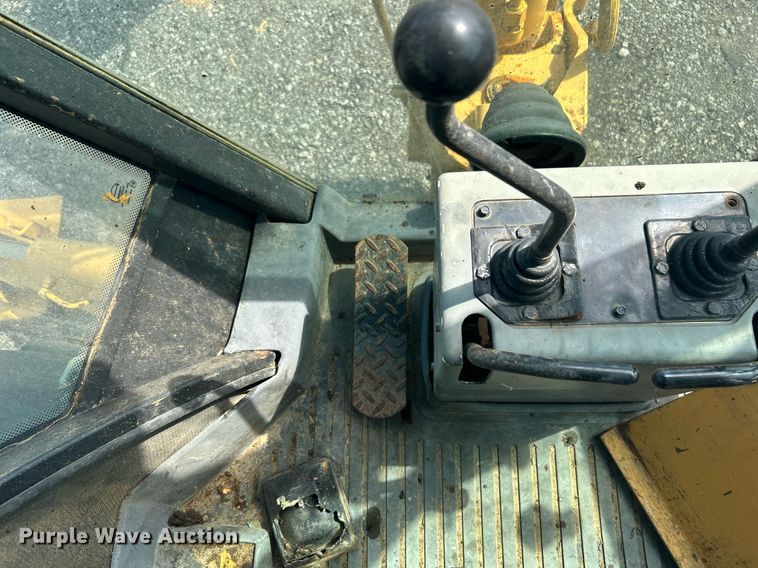 image for item LV9081 1989 Ford 655C  backhoe