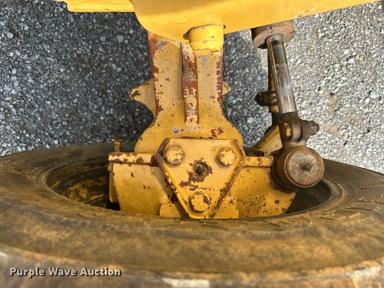 image for item LV9081 1989 Ford 655C  backhoe