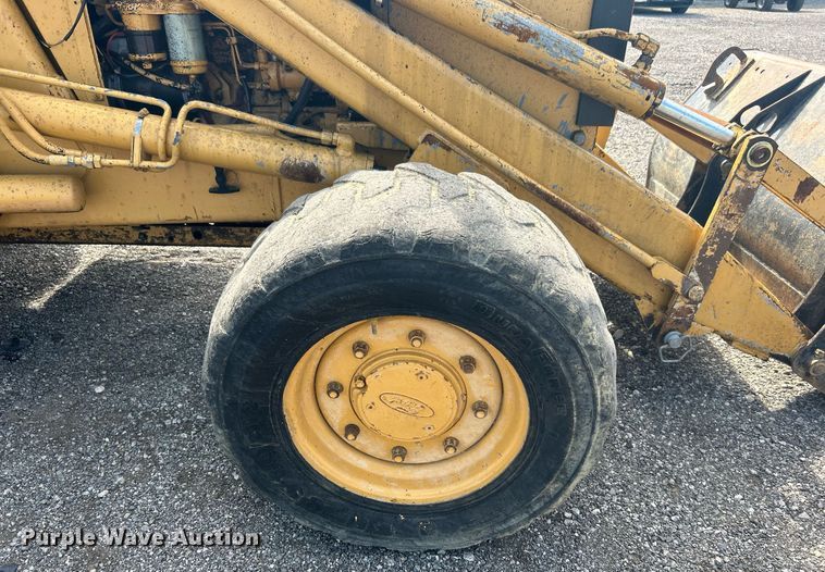 image for item LV9081 1989 Ford 655C  backhoe