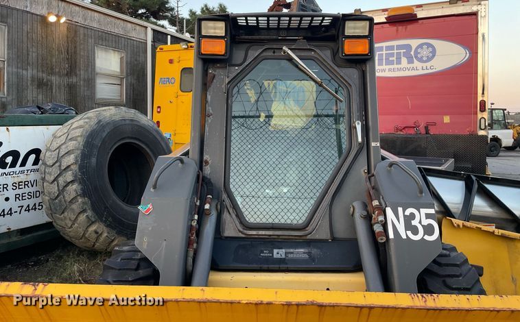image for item LV9869 2002 New Holland LS170  skid steer loader