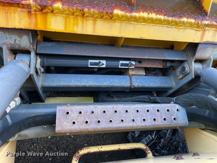 image for item LV9869 2002 New Holland LS170  skid steer loader