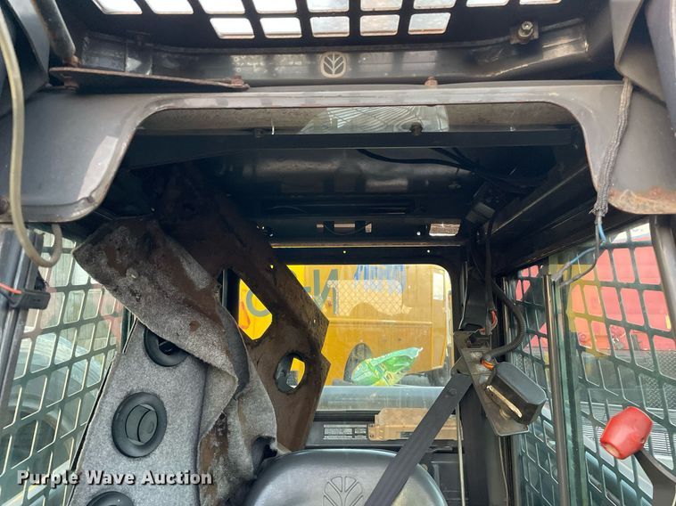 image for item LV9869 2002 New Holland LS170  skid steer loader