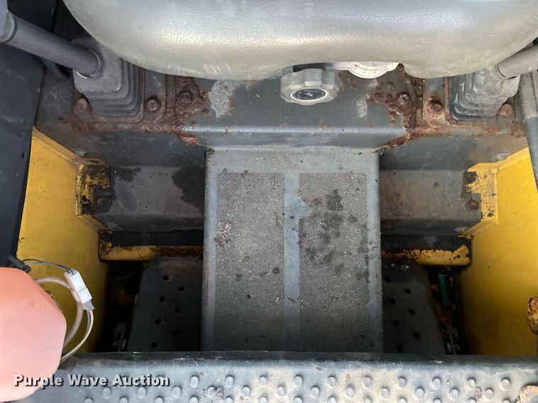 image for item LV9869 2002 New Holland LS170  skid steer loader