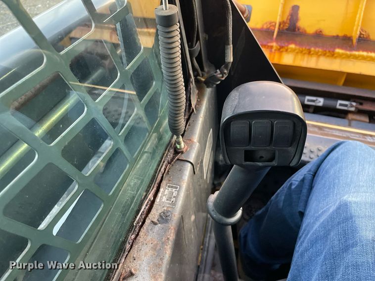 image for item LV9869 2002 New Holland LS170  skid steer loader