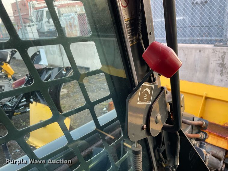 image for item LV9869 2002 New Holland LS170  skid steer loader