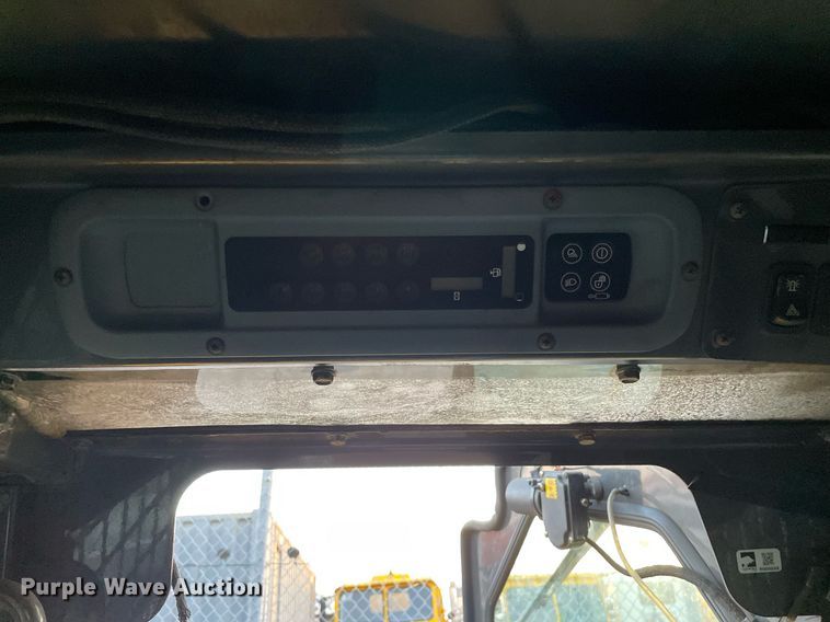 image for item LV9869 2002 New Holland LS170  skid steer loader