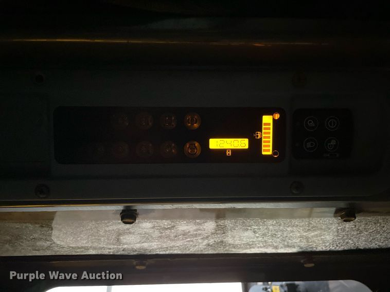 image for item LV9869 2002 New Holland LS170  skid steer loader