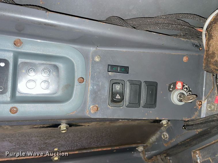 image for item LV9869 2002 New Holland LS170  skid steer loader